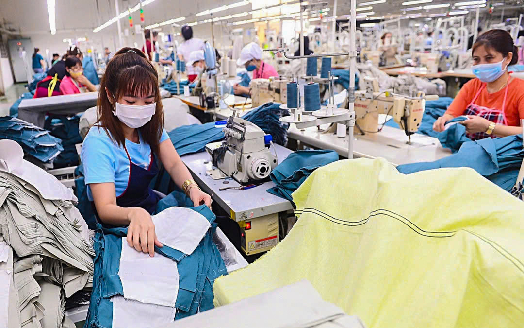 Hàng may gia công về nhà làm