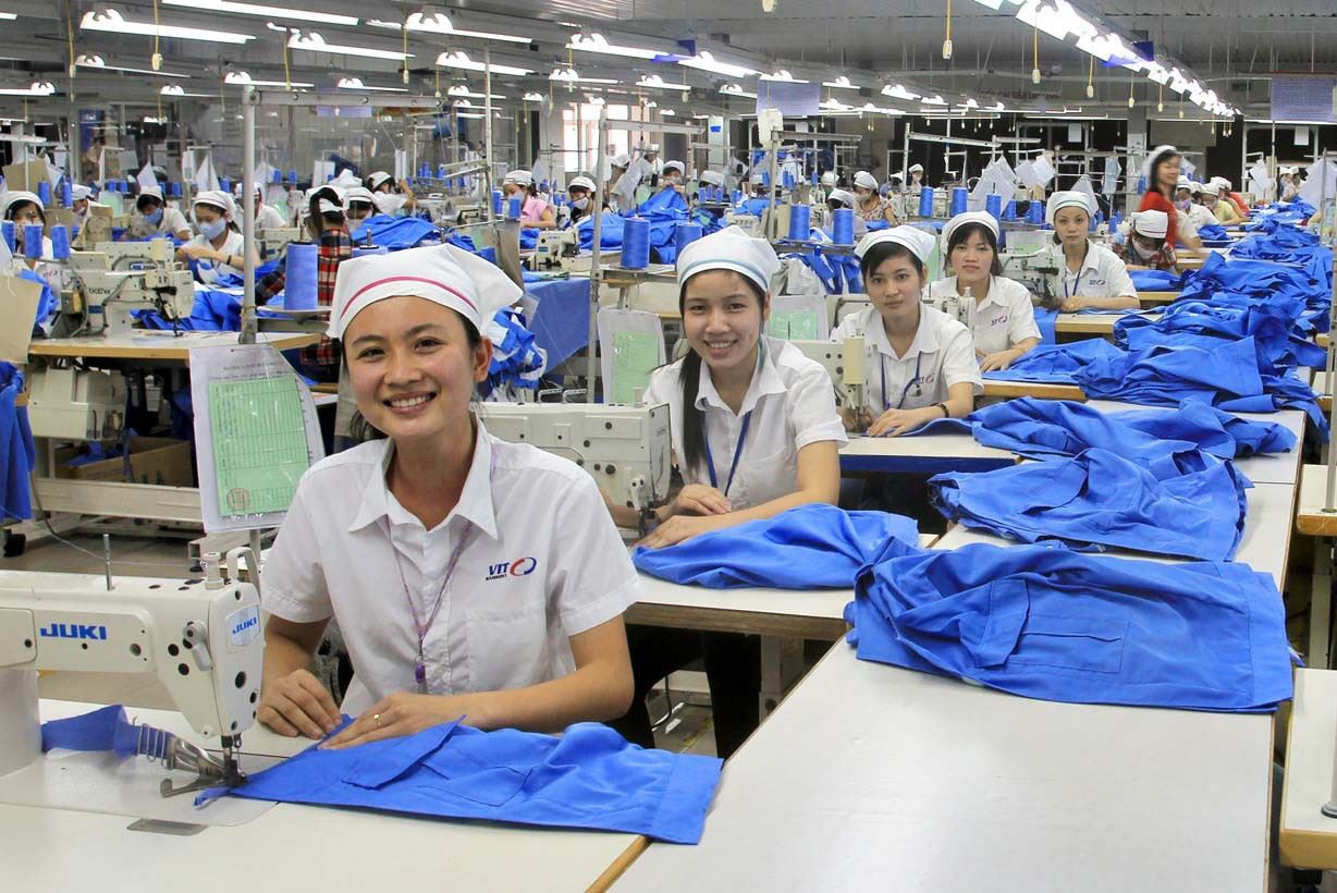 Hàng may gia công về nhà làm