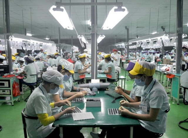Hàng may gia công về nhà làm