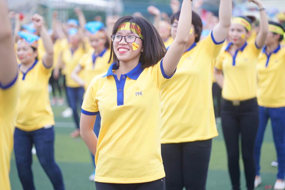 May đồng phục nhân viên