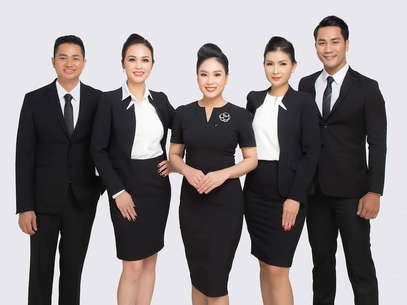 Sự Quyến Rũ và Tác Động Của Đồng Phục Công Sở