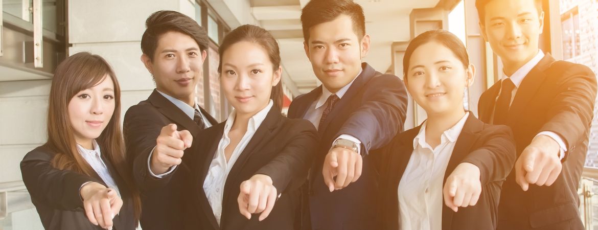 Sự Quyến Rũ và Tác Động Của Đồng Phục Công Sở