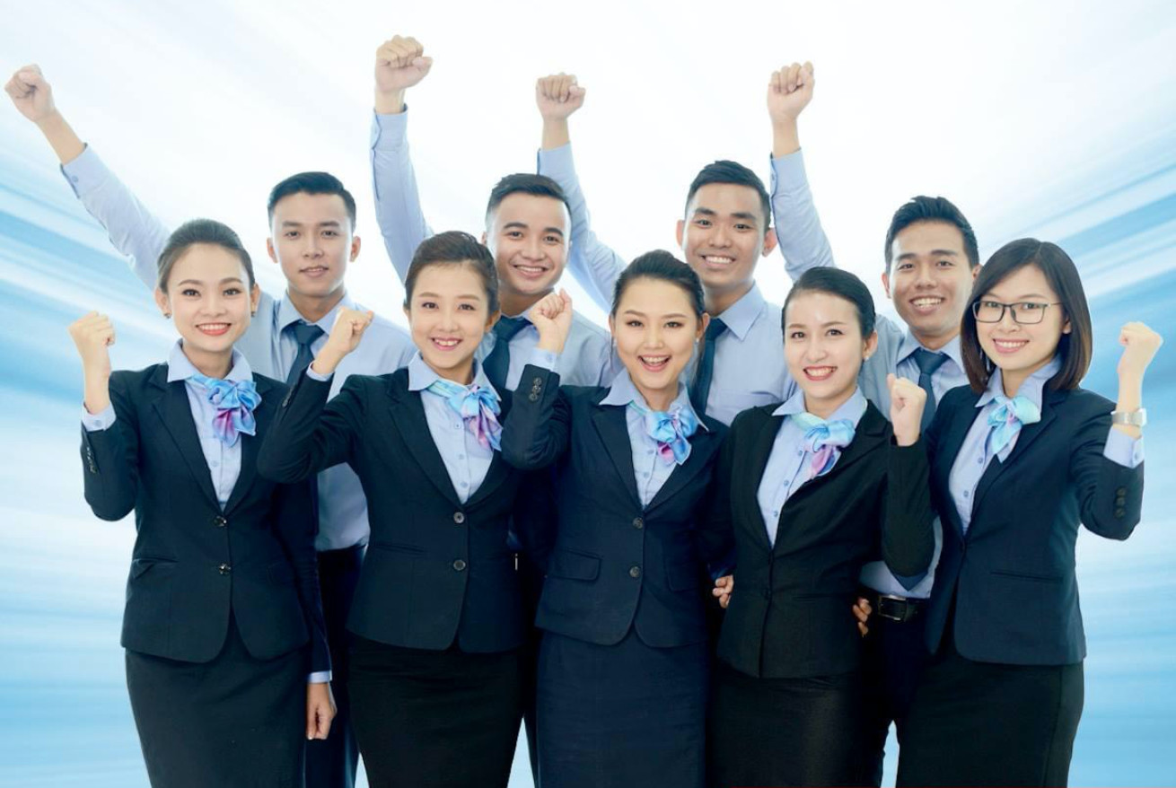 Sự Quyến Rũ và Tác Động Của Đồng Phục Công Sở